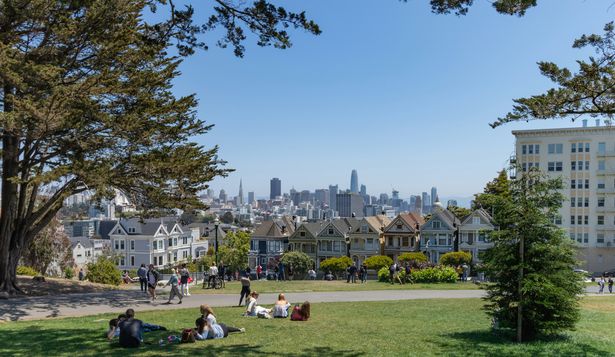 Descubre cómo aplicar para un empleo en California con salario de 45.000 dólares. &nbsp;