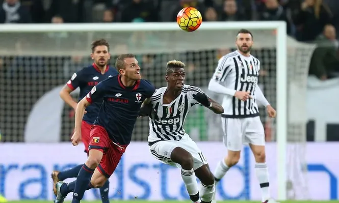 Napoli y Juventus ganaron en una etapa con incidentes