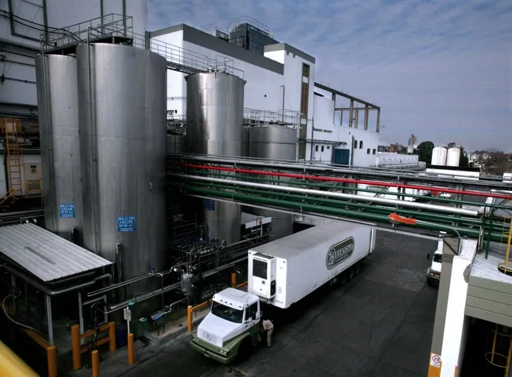 Precio de la leche al productor en marzo en Argentina aumentó un 3% con relación a febrero pasado