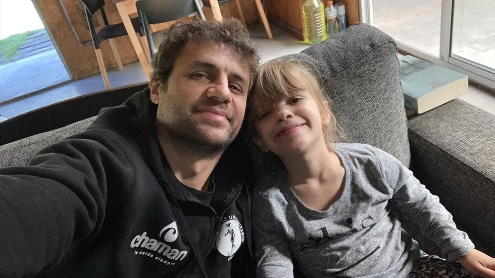 Luciano Supervielle junto a su hija Nina