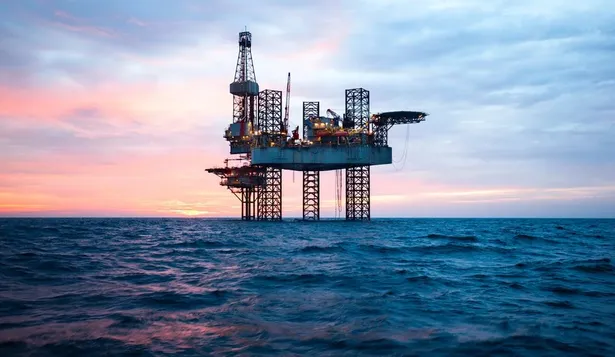 Plataforma petrolera en el mar