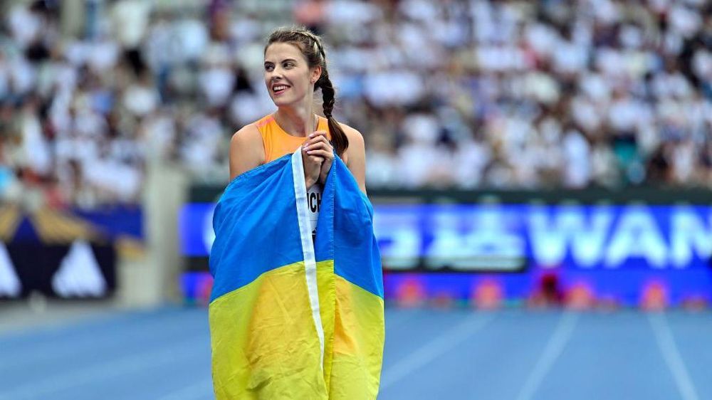 Yaroslava Mahuchikh tras ganar el salto de altura femenino durante la Diamond League de París 2024.