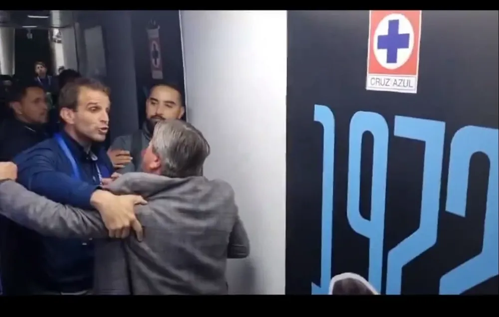 El cruce de Iván Alonso y el Piojo Herrera