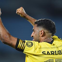 Maximiliano Olivera celebra su gol contra Albion