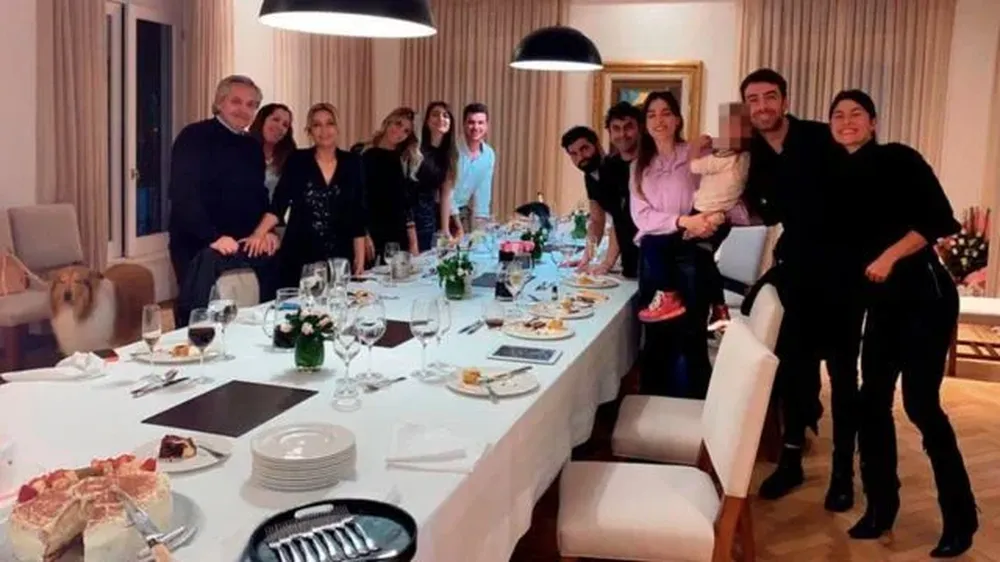 La foto de un cumpleaños en la Quinta de Olivos durante la cuarentena en Buenos Aires, causó polémica