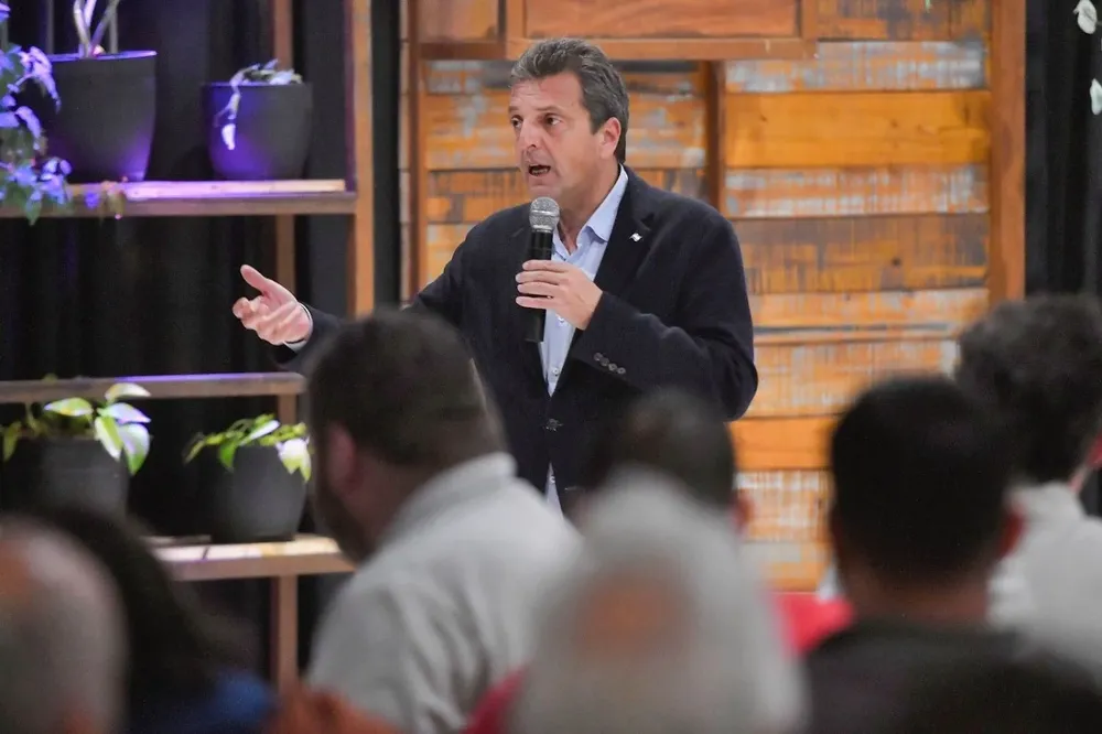 Otro quilombo más para arreglar, Massa se quedó encerrado y se viralizó