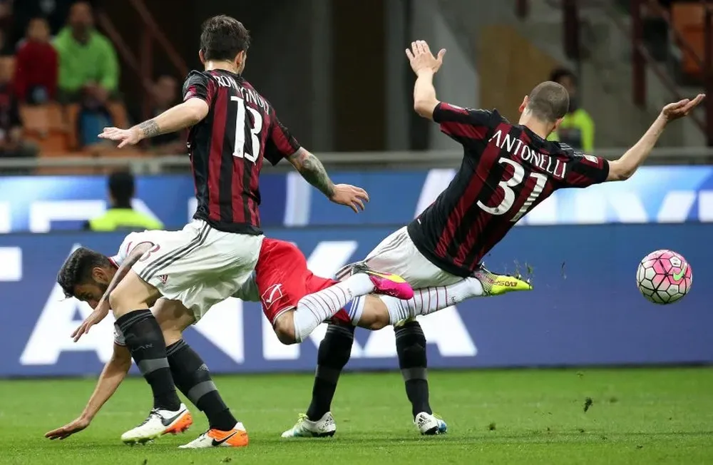 Alessio Romagnoli y Luca Antonelli de Milan