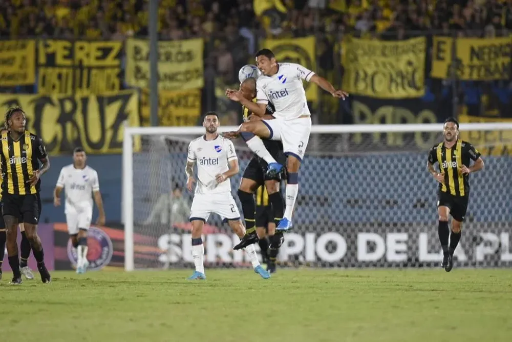 Carlos Sánchez y Daniel Bocanegra