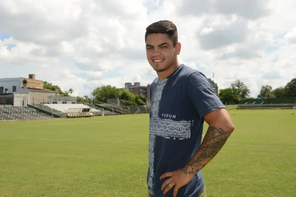 Gabriel Fernández en Racing, donde se aburrió de festejar goles.