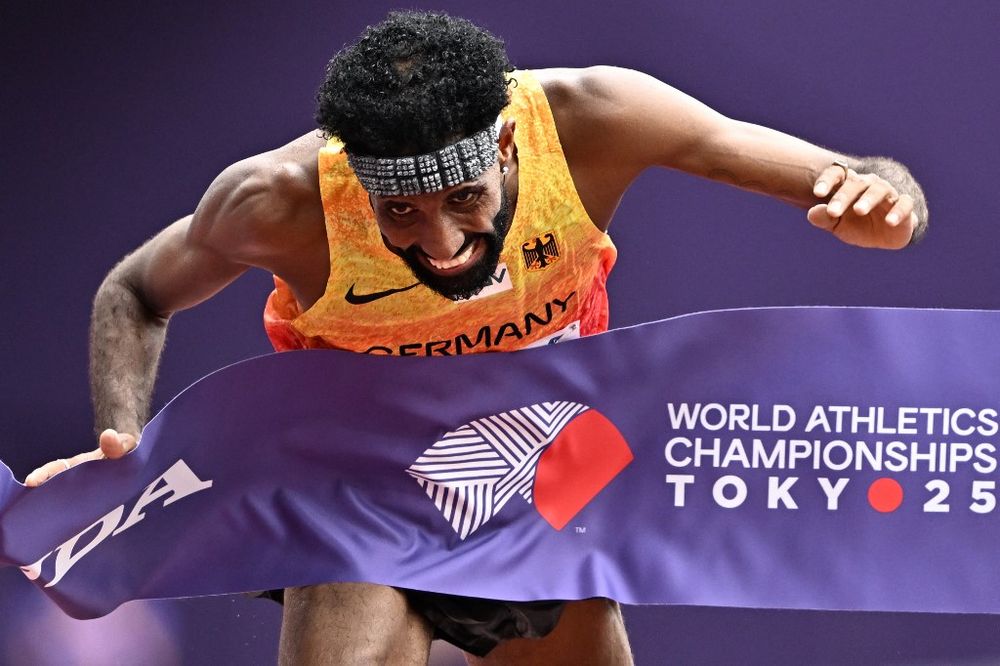 Amanal Petros con la vincha en la maratón masculina de Tokio 2025