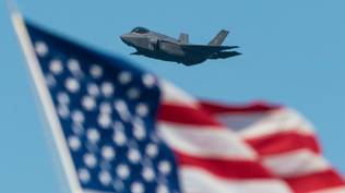Defensa da un giro y descarta la compra de cazas F-35 estadounidenses: decide ampliar la flota aérea con los Eurofighter