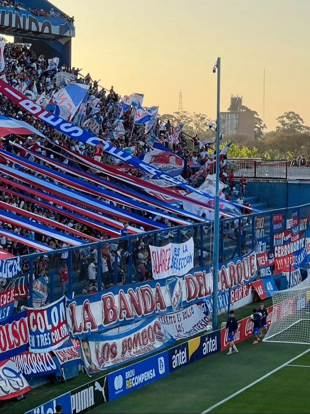 La pancarta para Luis Suárez