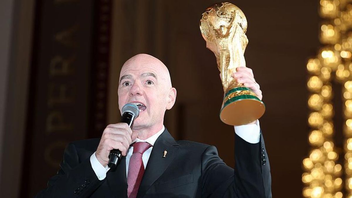 Camino al Mundial 2030 con 64 selecciones: los mensajes de Infantino, de Domínguez y las ventajas que traerá para Uruguay