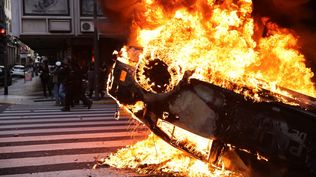 Graves incidentes en el Congreso: 103 detenidos, un policía herido de bala y destrozos tras la marcha de barras y jubilados