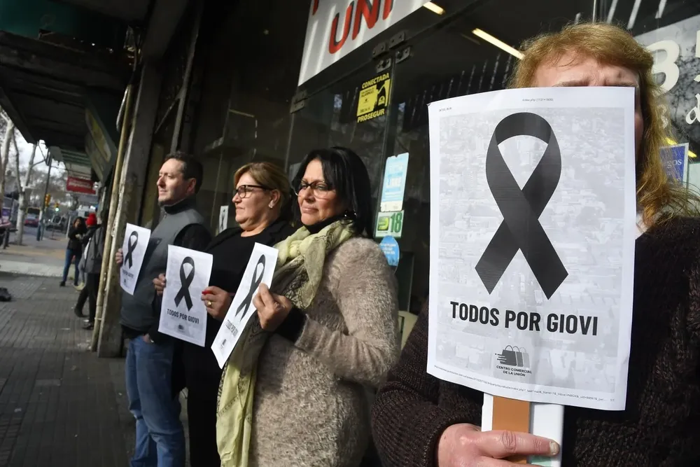 Manifestación de comerciantes en La Unión por el crimen de Giovana Fernández. Archivo