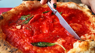 Fue en Estados Unidos, dice Grandi, donde la pizza se volvió "roja".