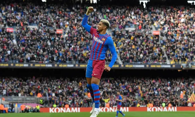 Araujo en el Camp Nou