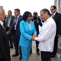 Petro con Delcy Rodríguez durante una visita a Venezuela en 2022 Petro con Delcy Rodríguez durante una visita a Venezuela en 2022
