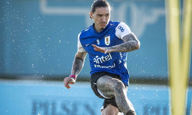 Darwin Núñez entrena con la selección uruguaya