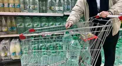El agua embotellada vuelve a tener impuestos: cuáles pueden ser los nuevos precios