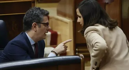 Ione Belarra conversa con Félix Bolaños durante una sesión de control al Gobierno en el Congreso.