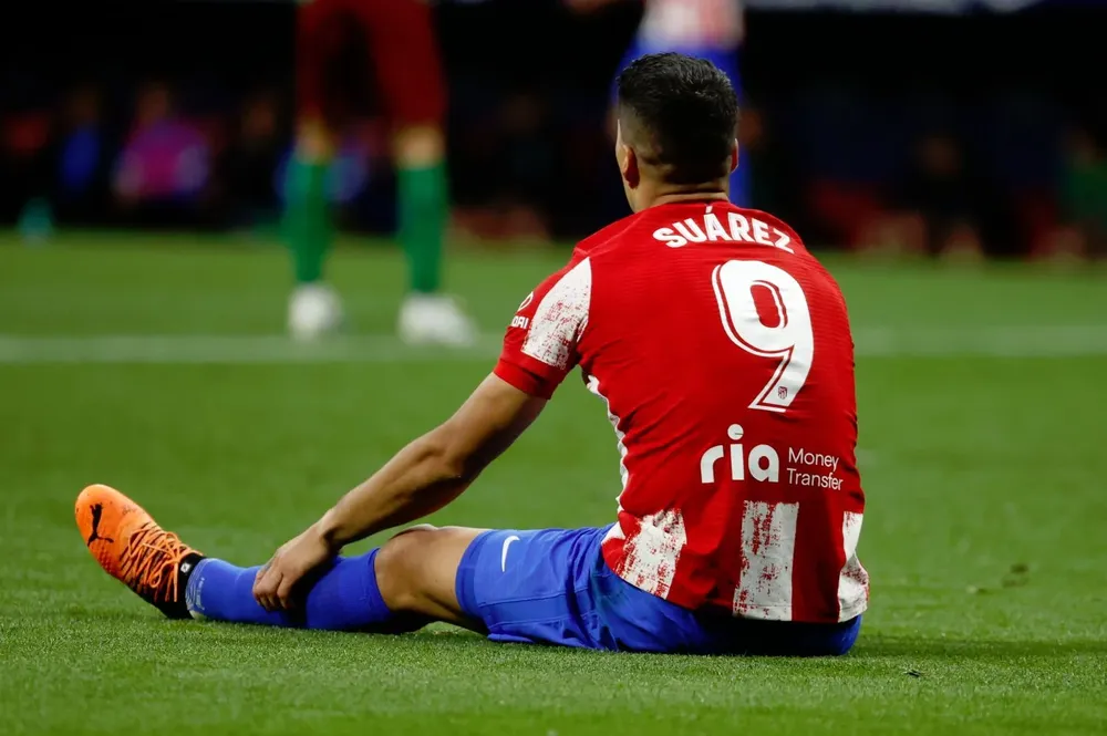 Luis Suárez jugó el segundo tiempo para Atlético de Madrid, pero no pudo convertir