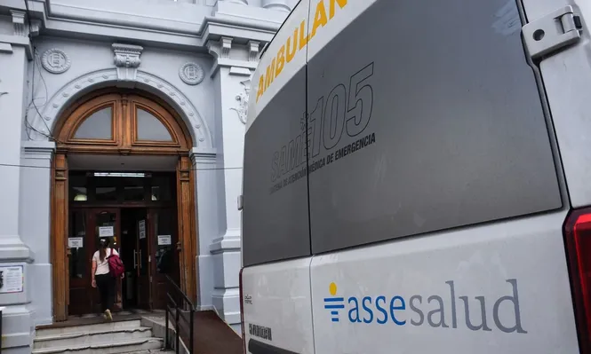 Hospital Maciel y ambulancia de ASSE.