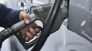 El ajuste de combustibles que el gobierno evitó hacer para setiembre