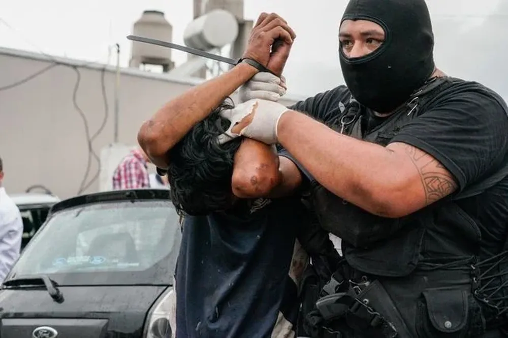 Las balas y amenazas al gobernador: ¿Qué hay detrás de la violencia narco en Rosario