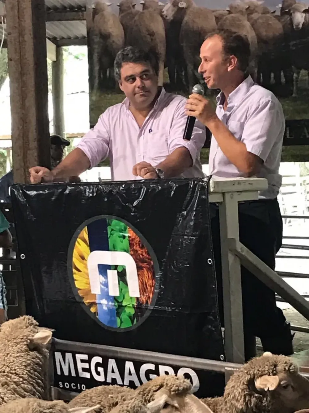 José Pedro Aicardi y Gabriel Capurro Barcia dando la bienvenida antes de comenzar el remate