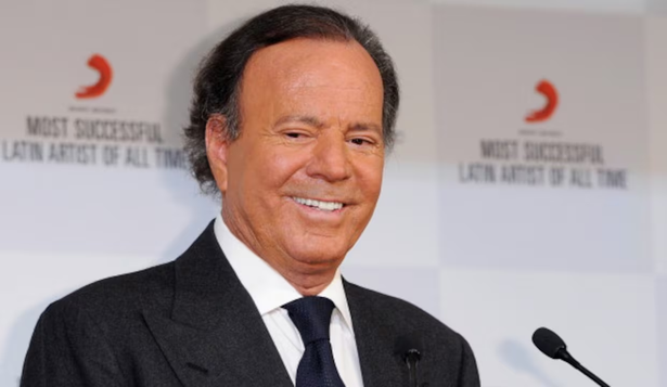 Julio Iglesias.