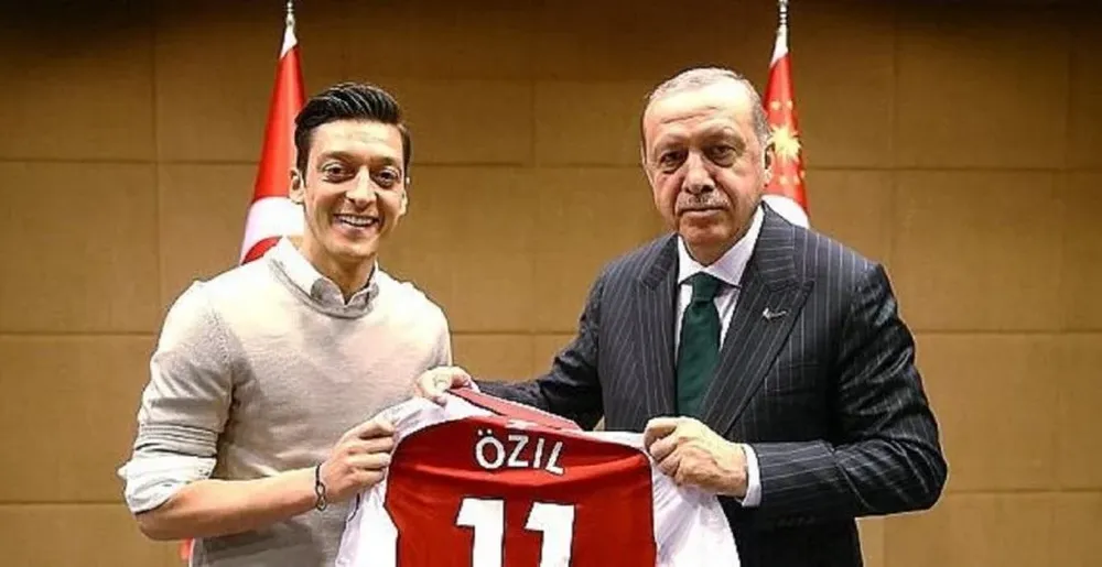La foto de la polémica: Özil con Erdogan
