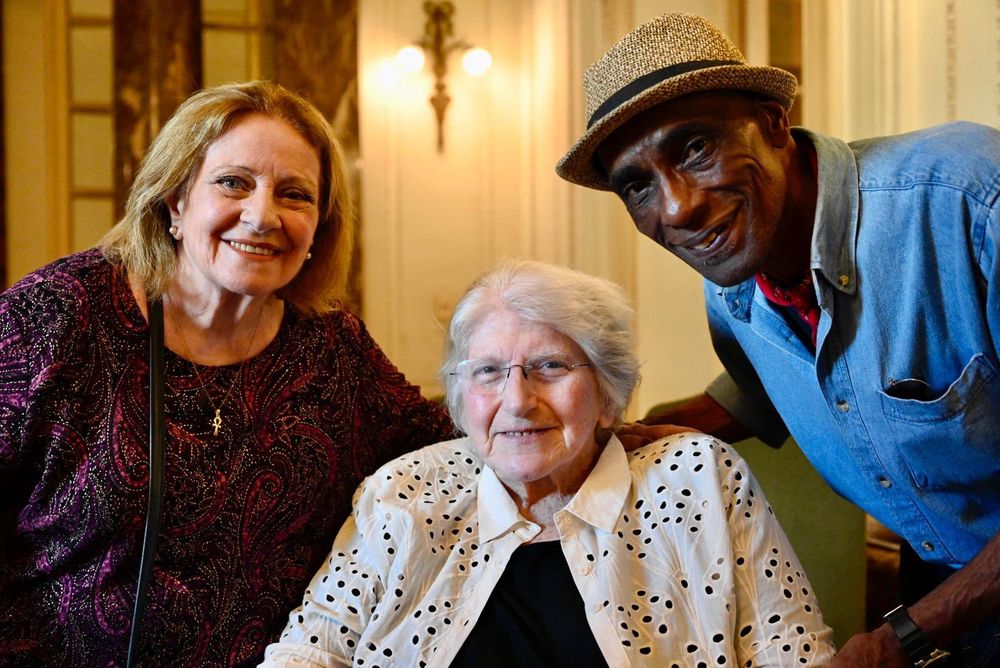 Ana Rosa, Diana Mines y Fernando Lobo Núñez recibieron la Medalla Delmira Agustini del MEC