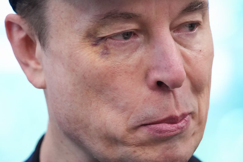 Alerta para Elon Musk: un pope de Wall Street dice que SpaceX vale la mitad a semanas de su salida a Bolsa