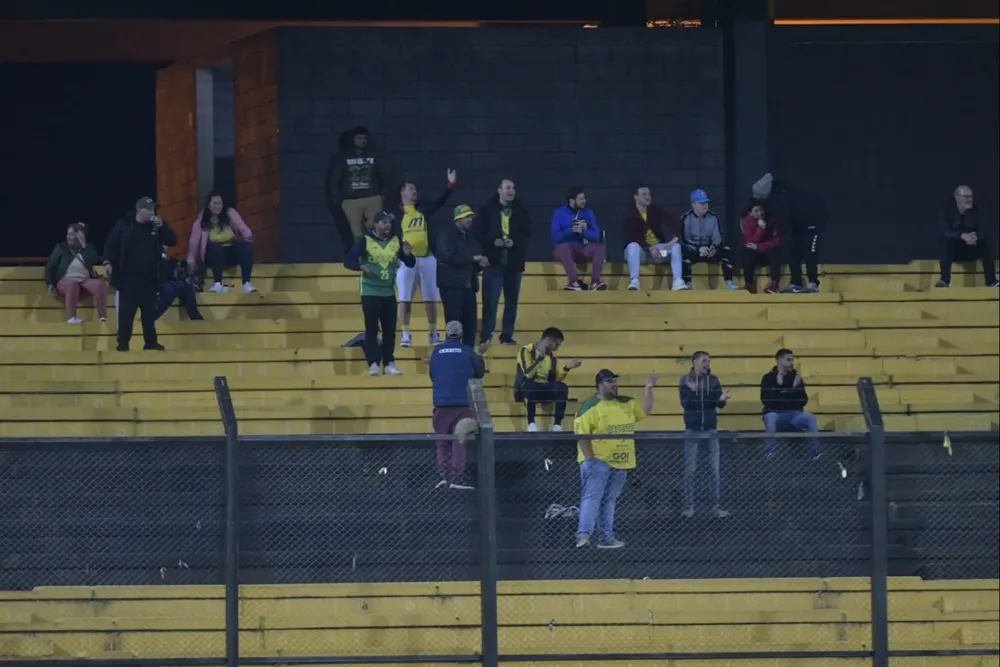 Los 20 socios de Cerrito que vieron el partido en el Estadio Campeón del Siglo ante Peñarol