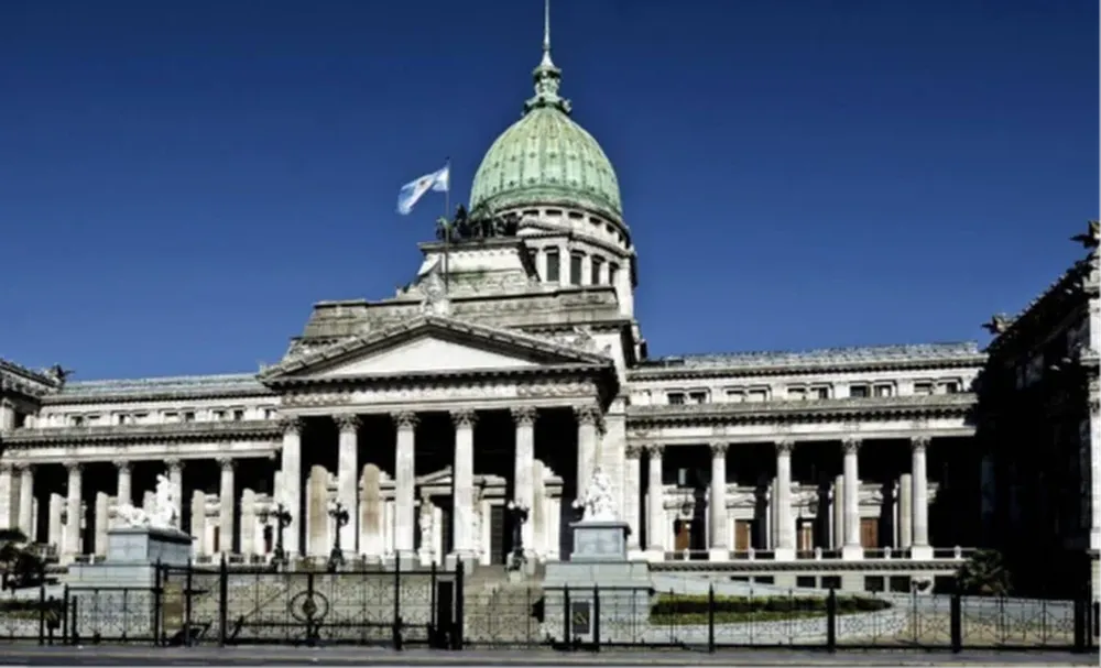 Después de arduas negociaciones se conformó la comisión que debe tratar los DNU del Presidente.