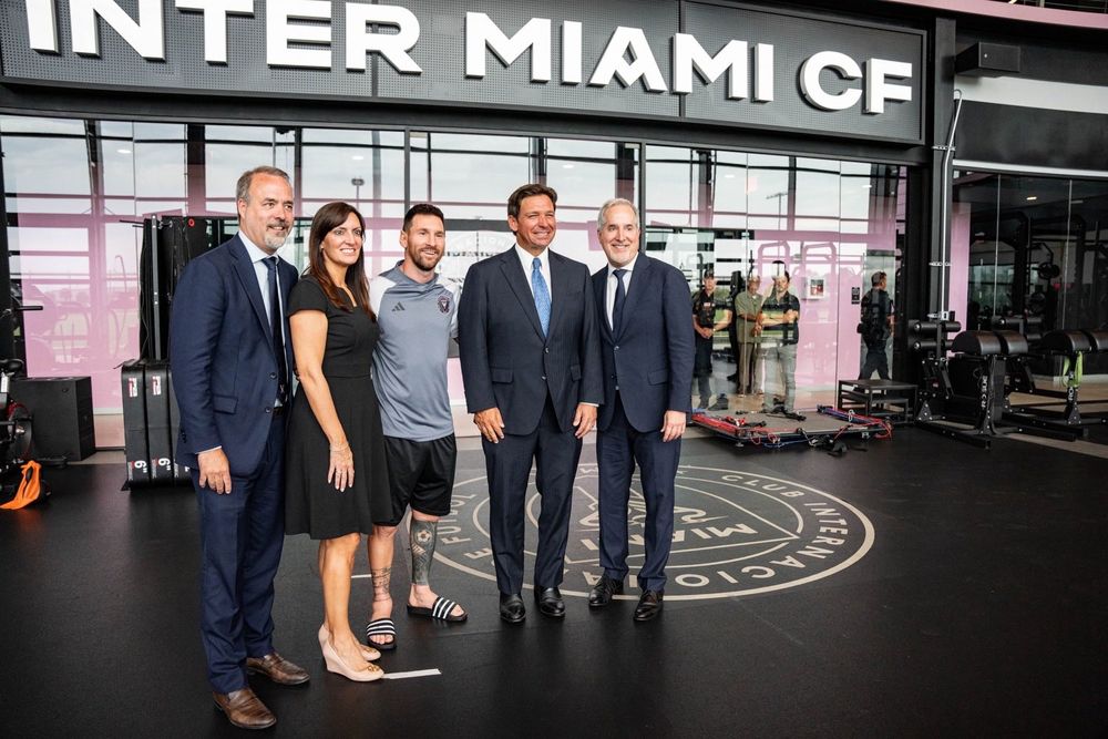 Los detalles de la reciente donación de $8 millones de dólares por parte del gobernador de Florida, Ron DeSantis.
