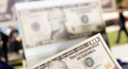 El dólar se vende a  $ 33,9 en la pizarra de los cambios