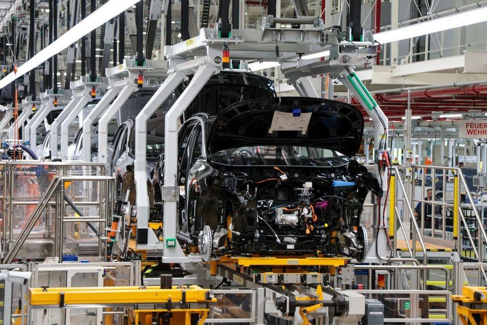 La economía alemana ha dejado de brillar y prueba de ello es la caída en la producción y venta de los vehículos.