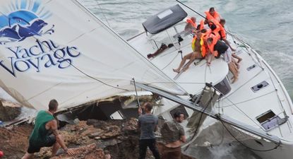 Rescate de los nueve tripulantes de un velero en Cala Saona, en el litoral de Formentera
