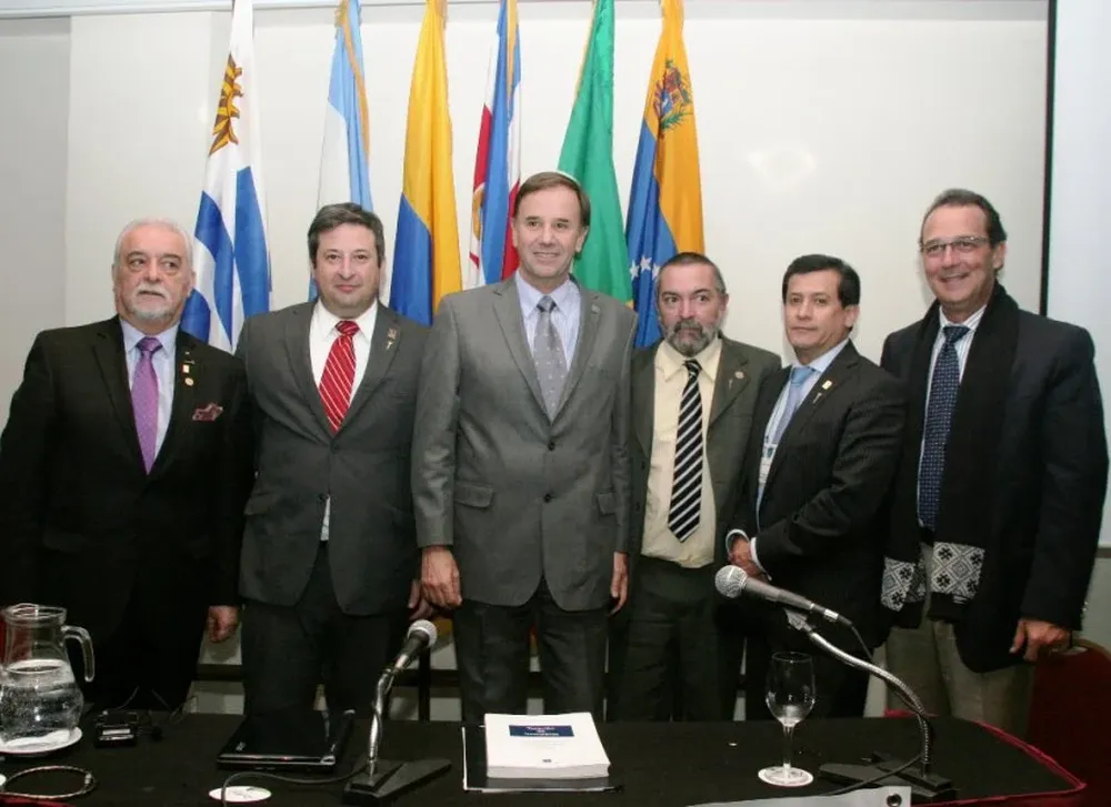 Mario Stefanoli junto a algunos de los disertantes que estarán presentes en las jornadas académicas internacionales