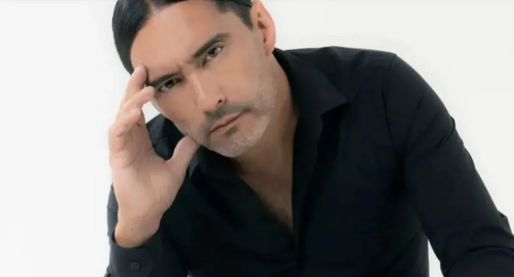 El cantante se divorció de su ex mujer Laura