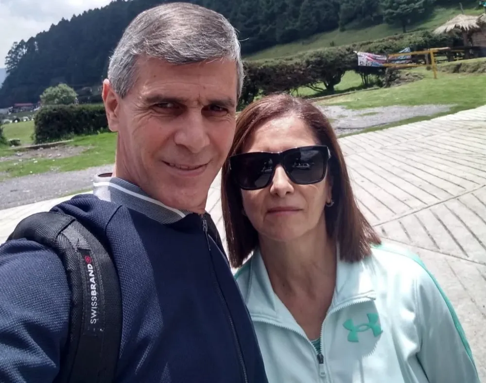 Jorge Cabrera y su esposa de toda la vida, viven actualmente en México