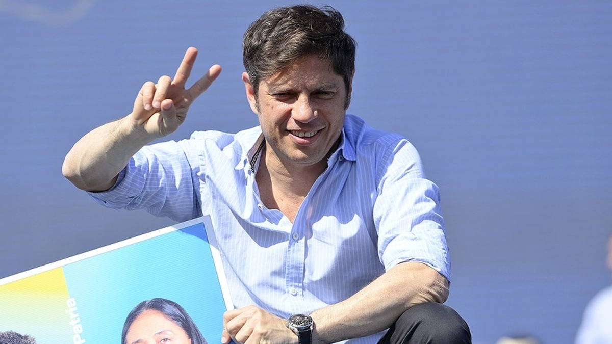 Axel Kicillof lideró un masivo acto por el Día de la Lealtad con ...