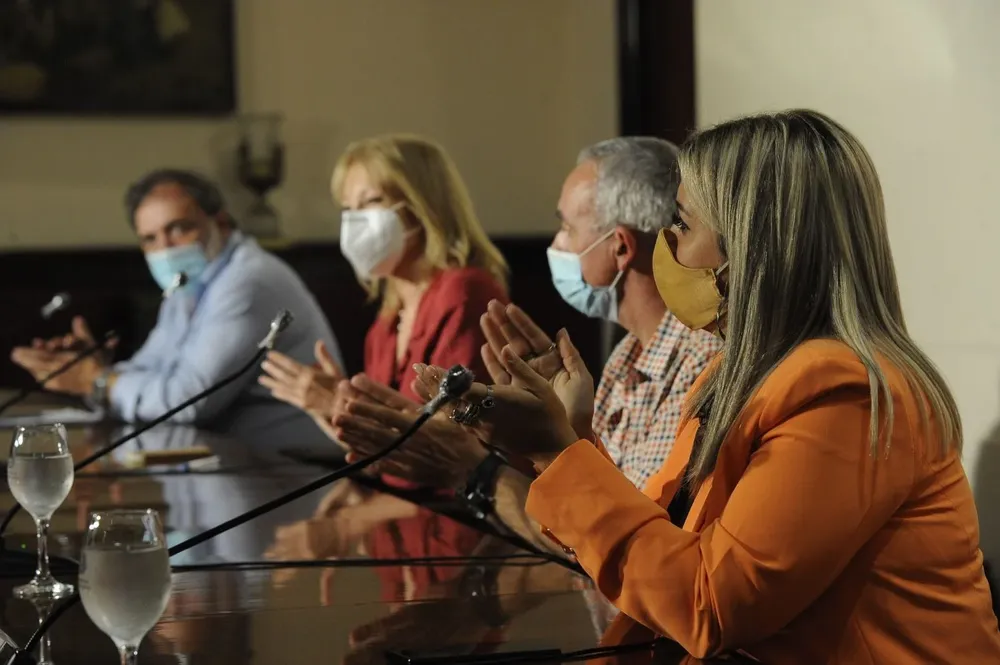 Foto de archivo. Carolina Cosse y Valeria Ripoll durante una conferencia de prensa