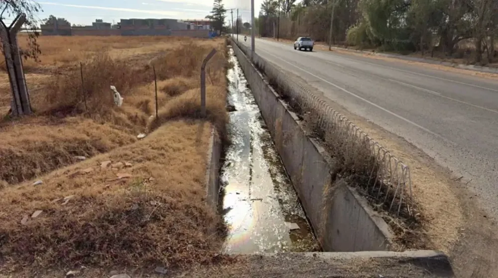 Mendoza: un hombre quedó cuadripléjico tras tirarse a un canal de riego para refrescarse