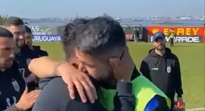 La emoción de Edgar Martínez al recibir el brazalete de capitán en recuerdo de su hermano Williams fallecido el año pasado