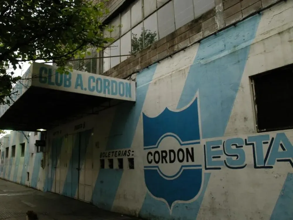 Fachada del Club Cordón