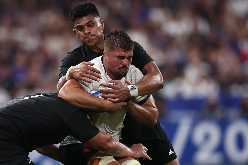 Tackle de De Groot ante Gregory Alldritt de Francia