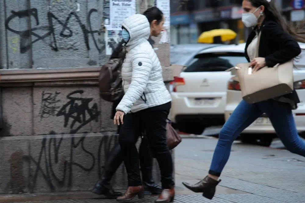 Según AccuWeather, la sensación térmica de la noche será de 2°C